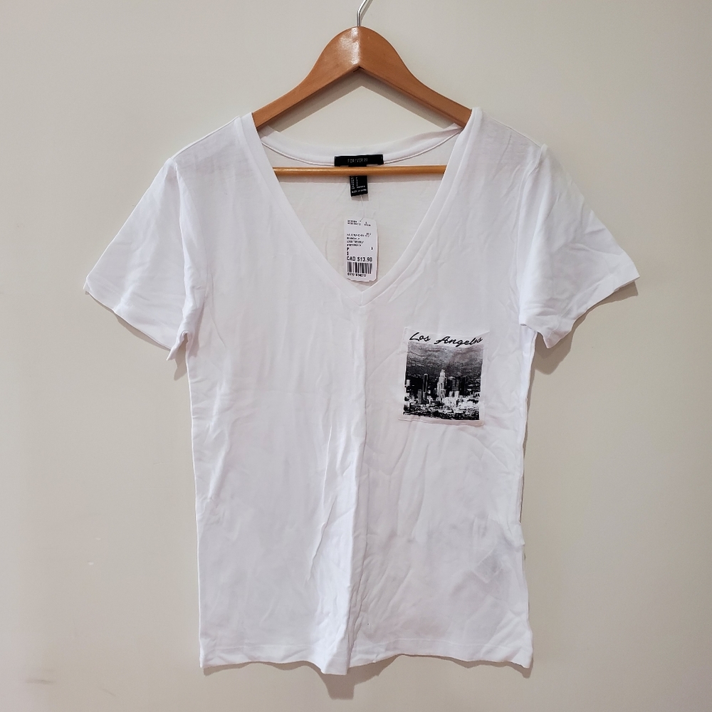 BNWT FOREVER21 white pocket graphic tee shirt small